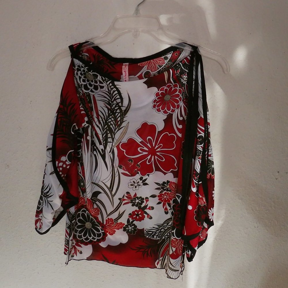 Patterned Slit-Sleeve Blouse